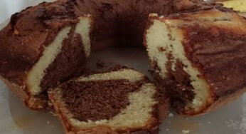 Preparo sempre il ciambellone bicolore per la colazione del week end: soffice, goloso e perfetto da inzuppare