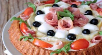 Per il picnic di Pasquetta mi porto avanti e preparo già adesso una crostata morbida salata: ricca, colorata e super gustosa