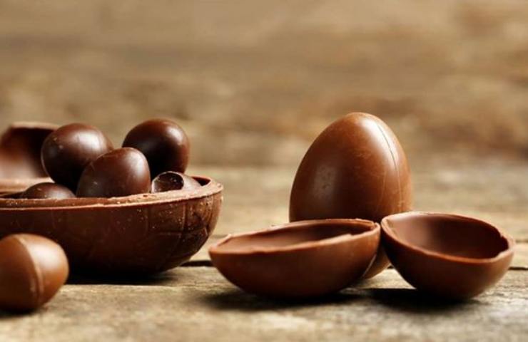 Uova di Pasqua al cioccolato fondente